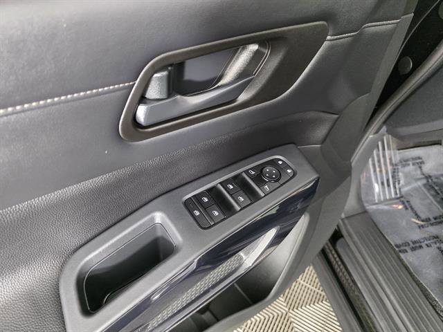 Used 2025 Nissan Pathfinder S w/ Cargo Package image 43