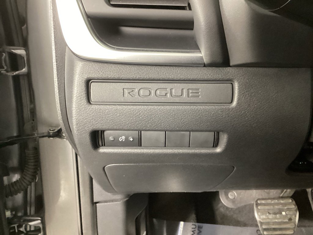 Used 2022 Nissan Rogue S image 18
