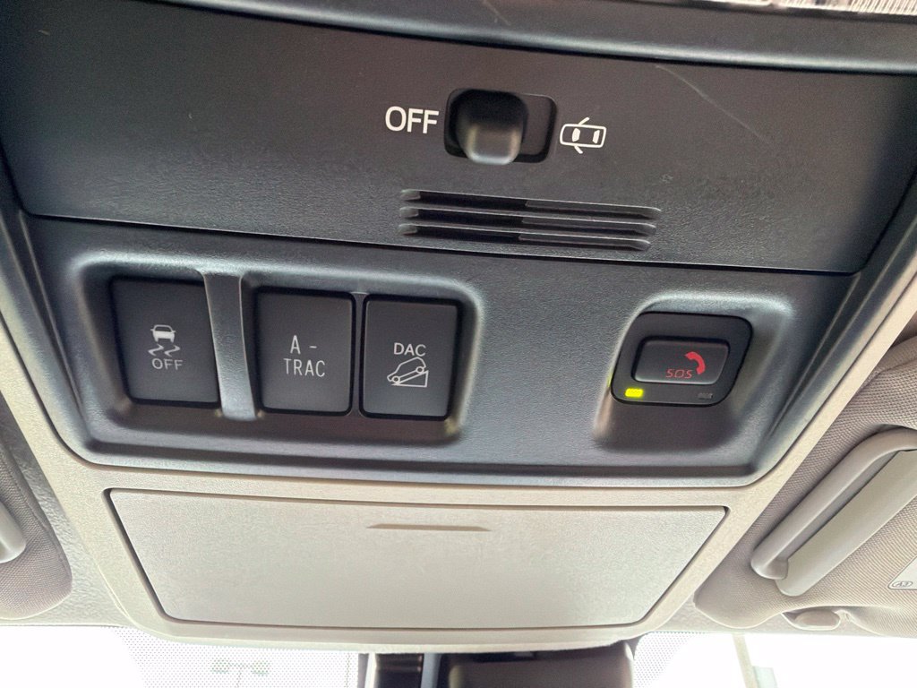 Used 2020 Toyota 4Runner SR5 AWD/4WD image 23