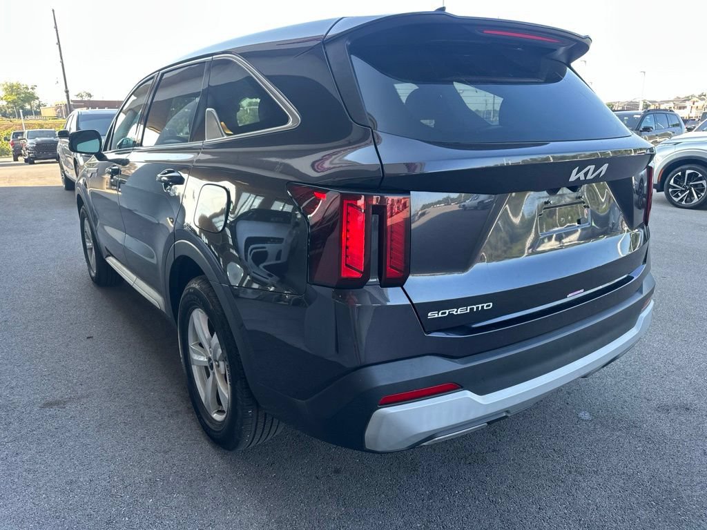 Used 2025 Kia Sorento LX FWD image 7