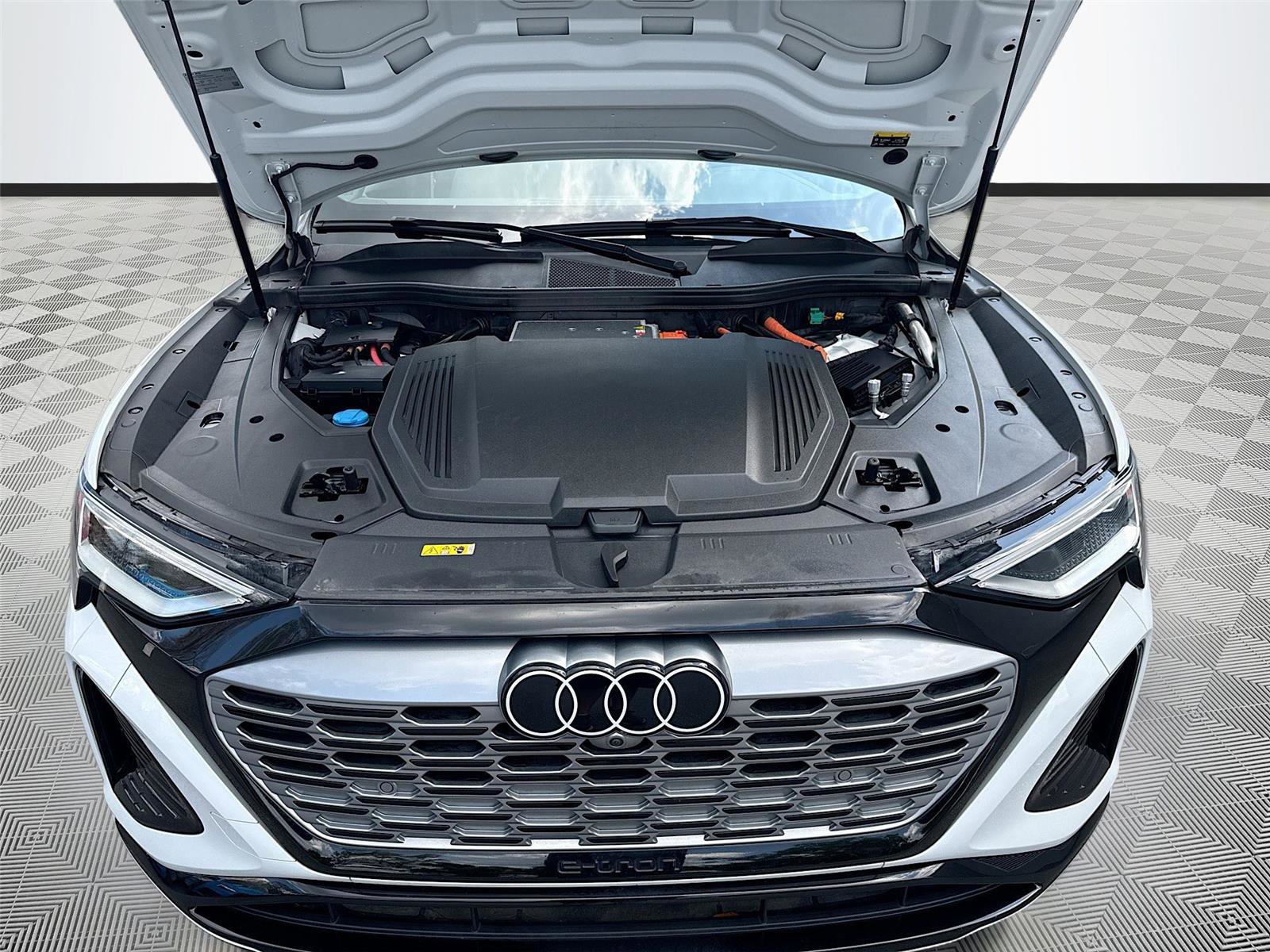 Certified 2024 Audi Q8 e-tron Premium Plus w/ Premium Plus Package image 31