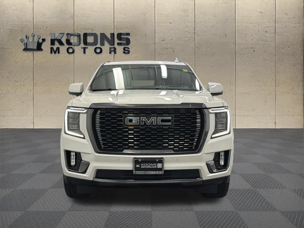 Used 2023 GMC Yukon XL Denali Ultimate AWD/4WD image 3
