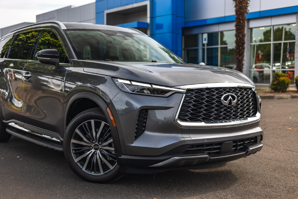 Used 2023 INFINITI QX60 Sensory AWD/4WD image 3