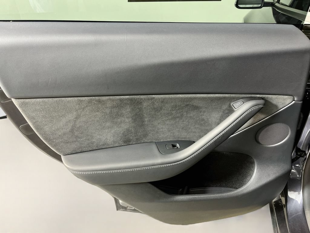 Used 2024 Tesla Model Y Long Range RWD image 28