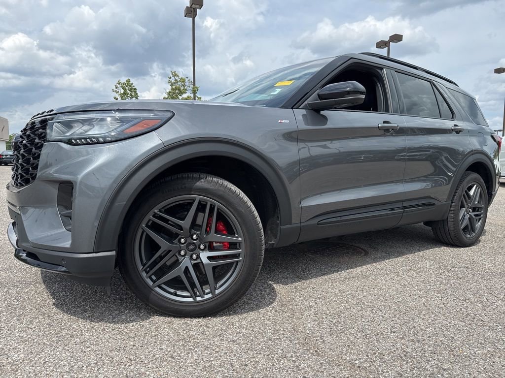 Used 2025 Ford Explorer ST-Line w/ Premium Package AWD/4WD image 16