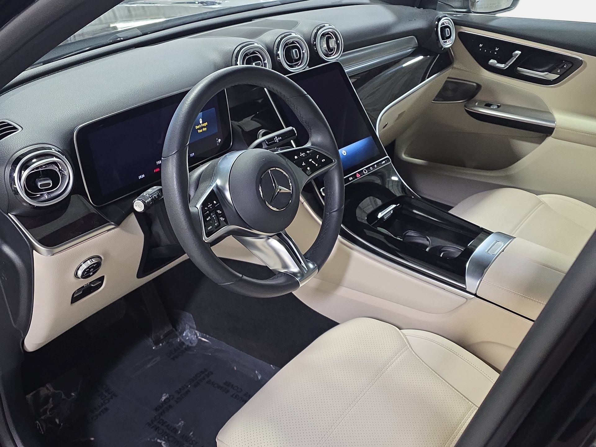 Used 2025 Mercedes-Benz GLC 300 4MATIC image 16