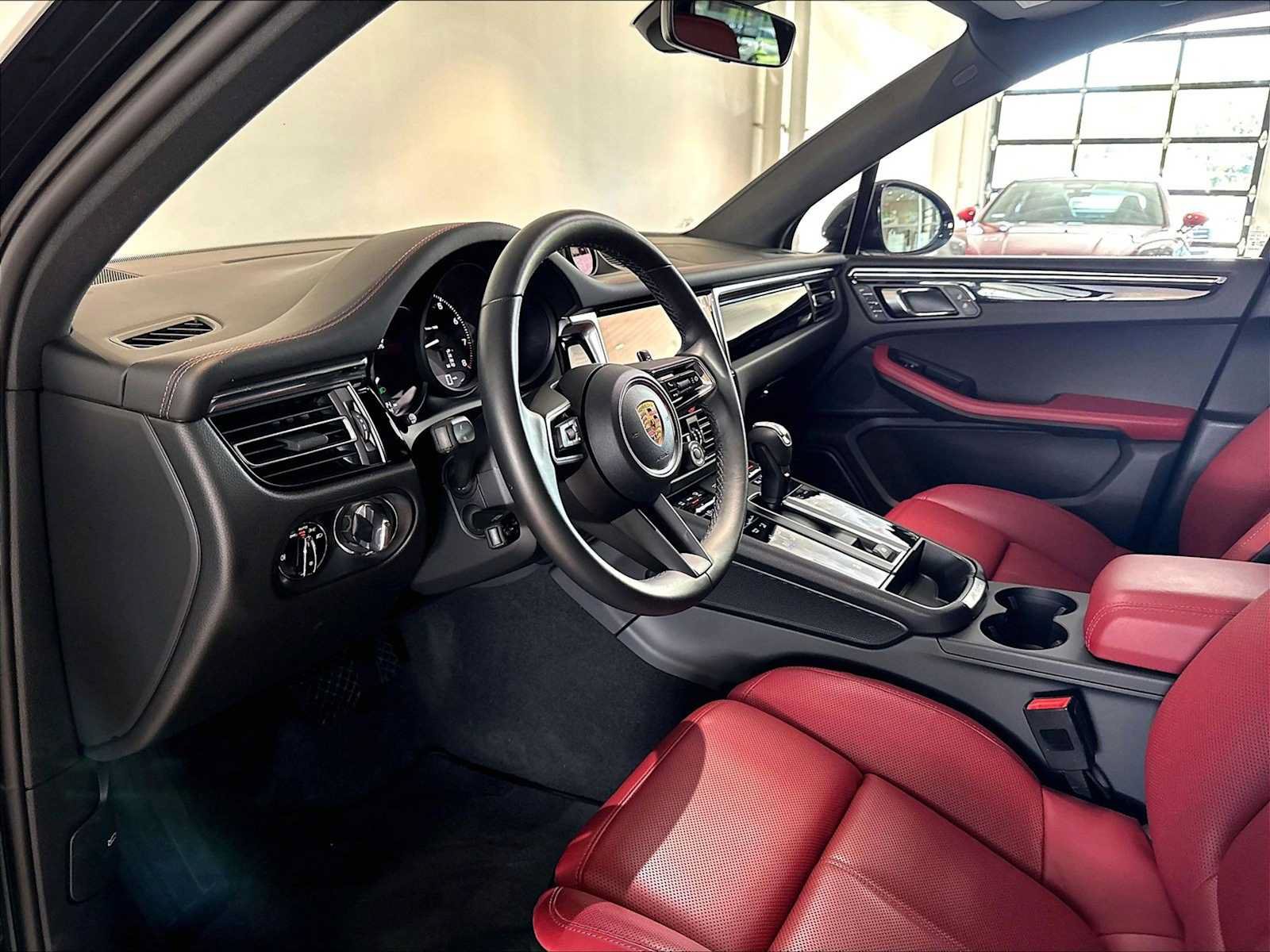 Used 2026 Porsche Macan AWD/4WD image 7