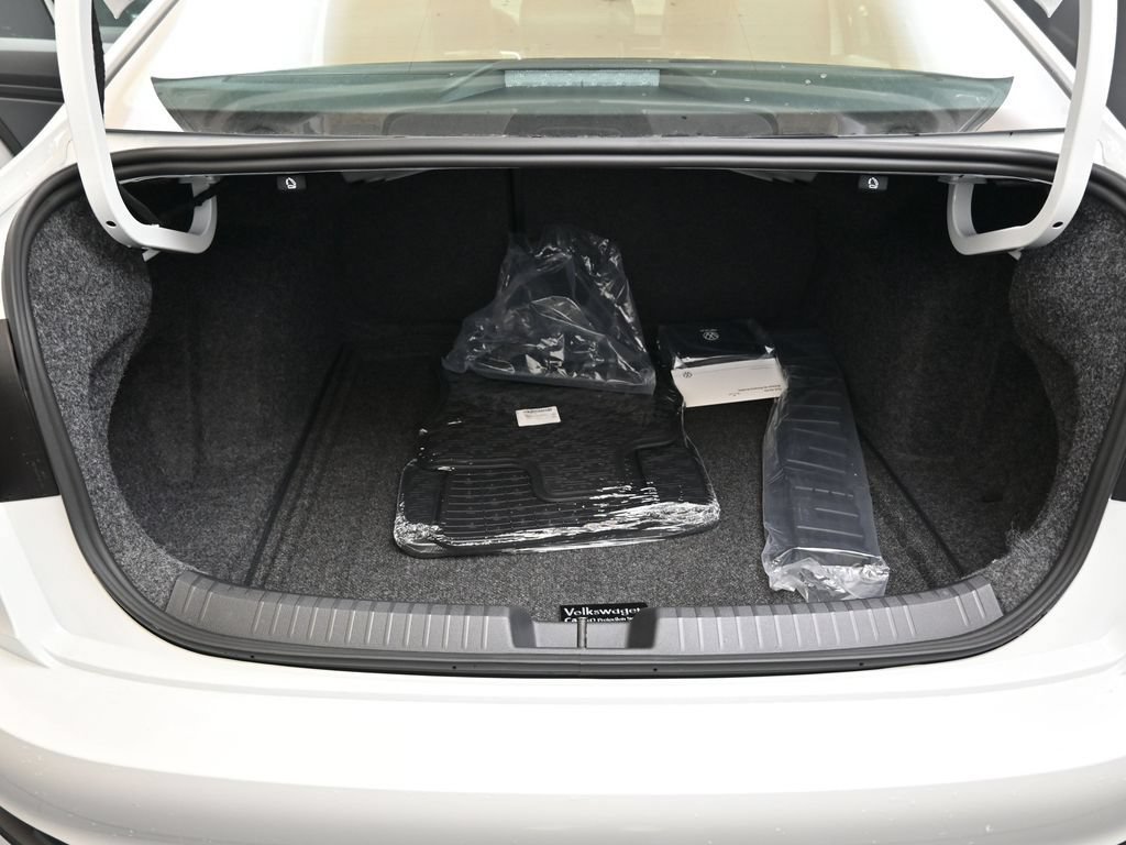Used 2026 Volkswagen Jetta SE FWD image 17