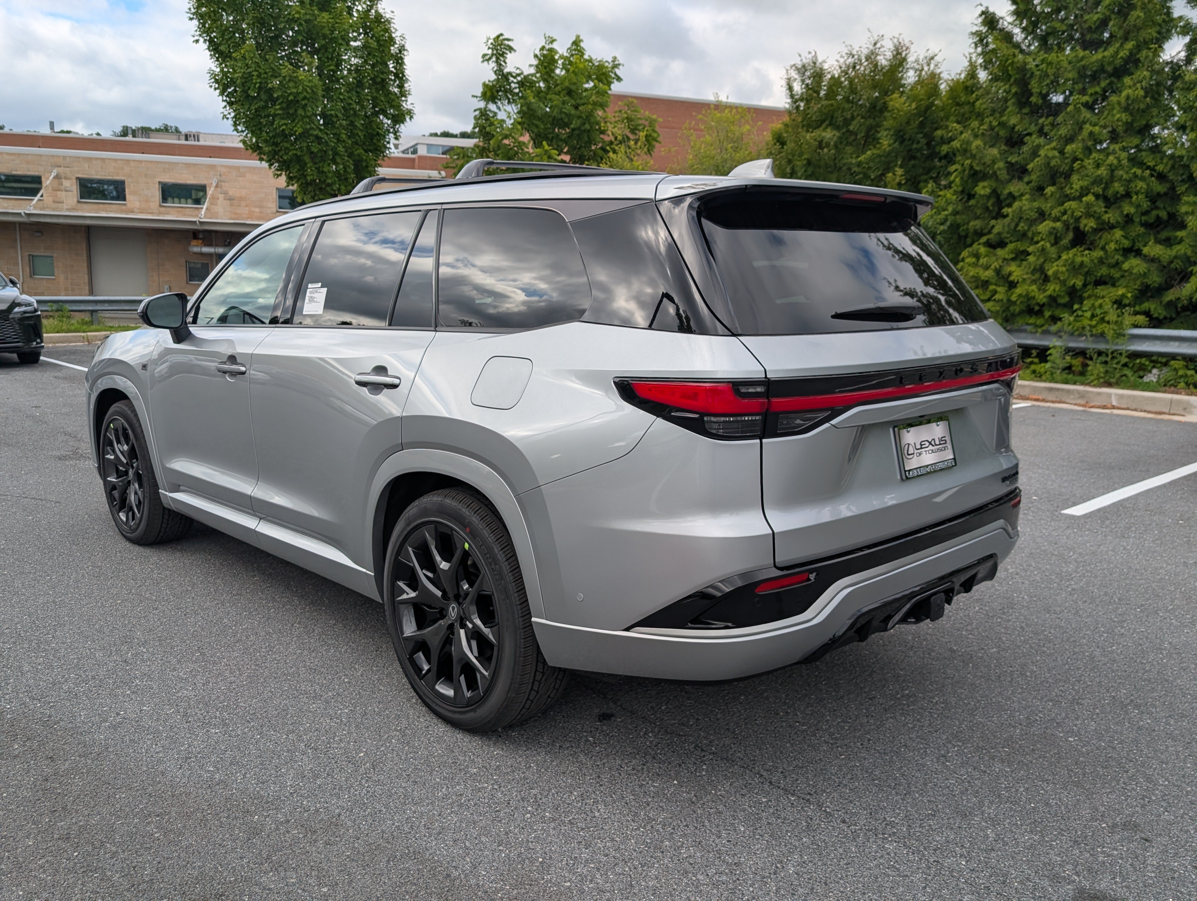 New 2026 Lexus TX 500h AWD image 3