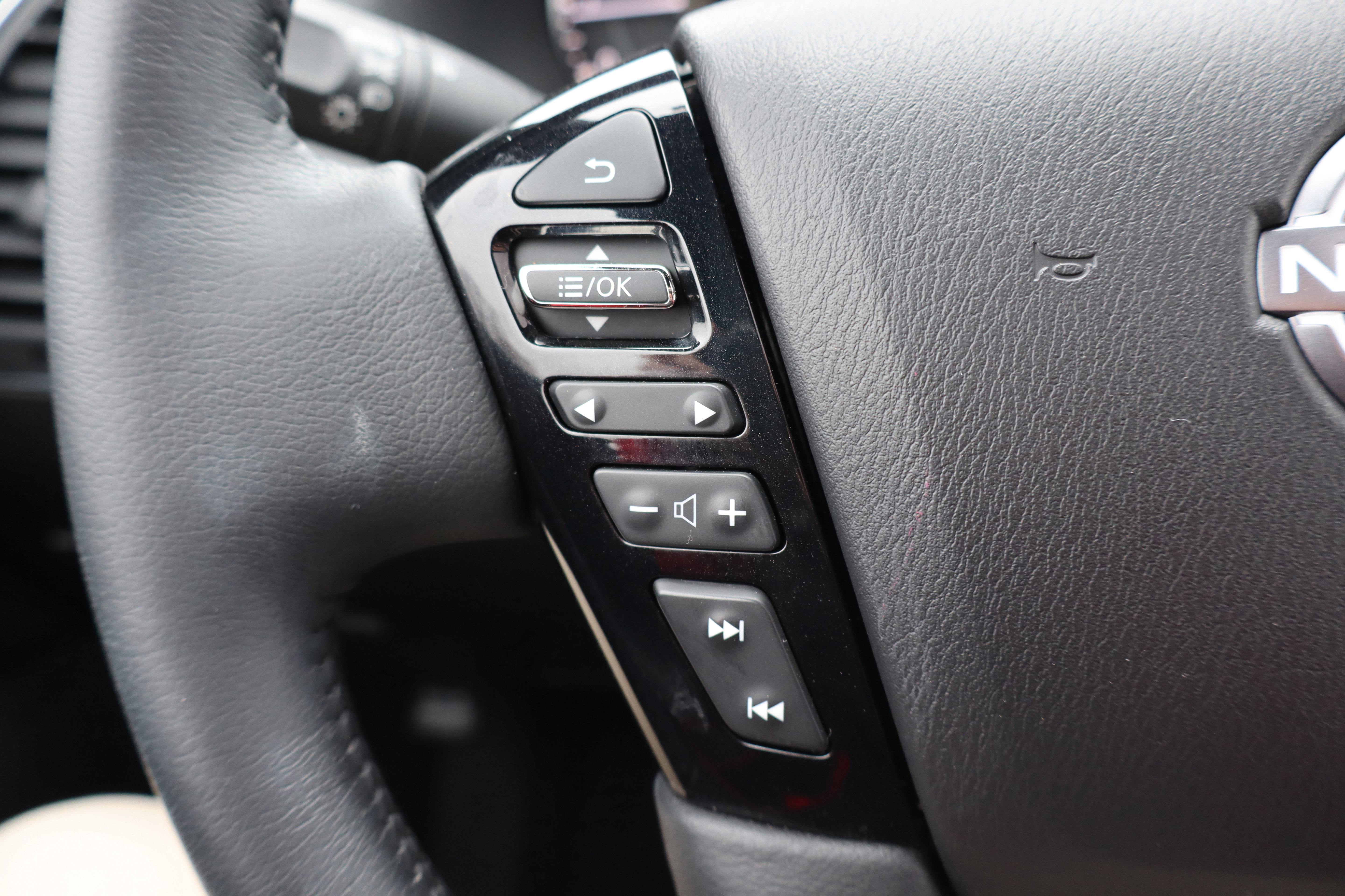 Used 2024 Nissan Armada SL w/ Midnight Edition Package image 18