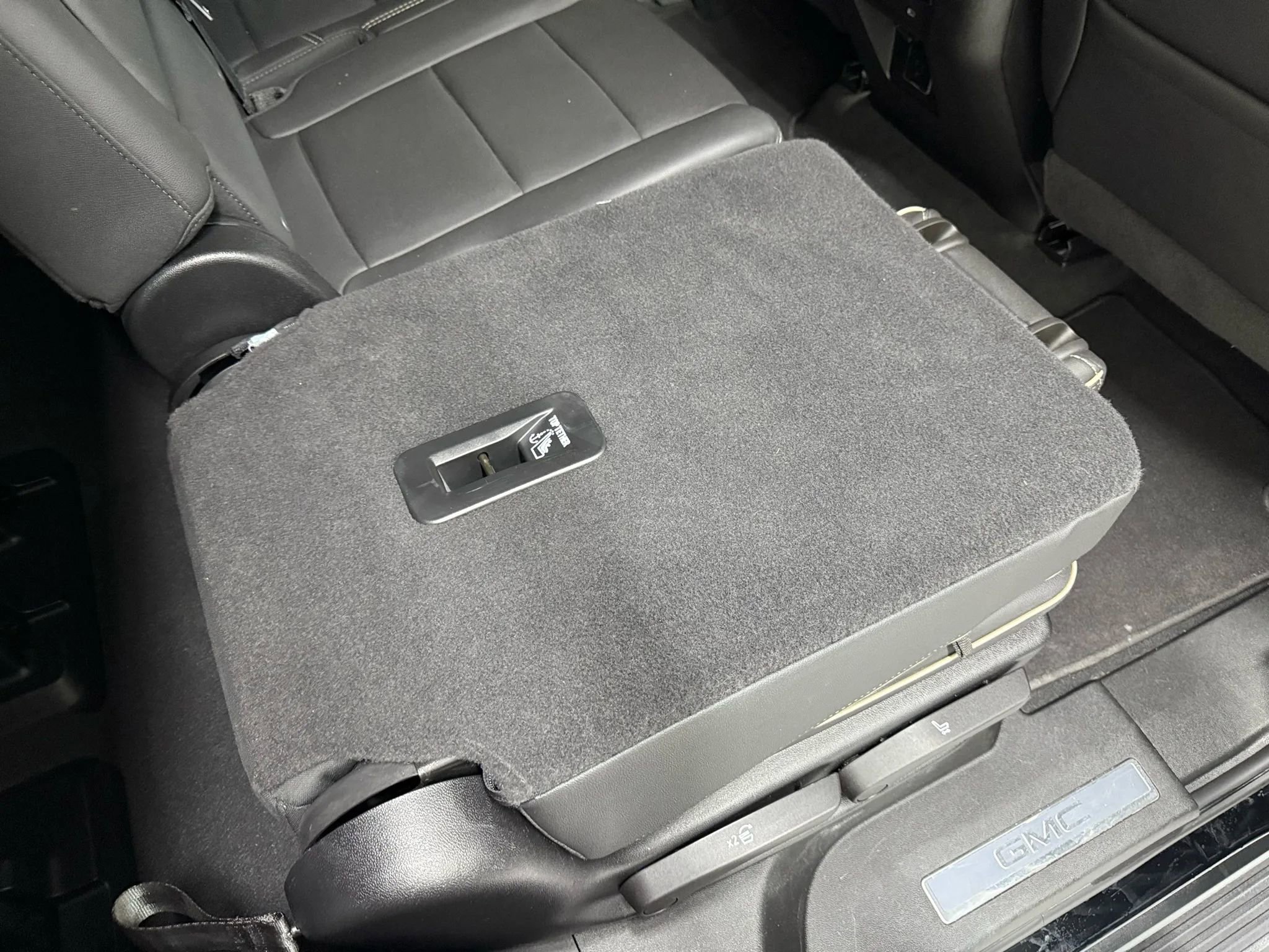 Used 2024 GMC Yukon SLT image 61