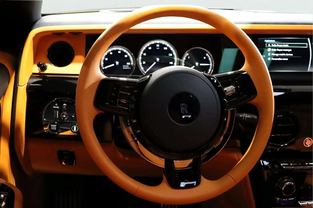 Used 2023 Rolls-Royce Phantom Sedan w/ Leather Finishing Pack RWD image 12