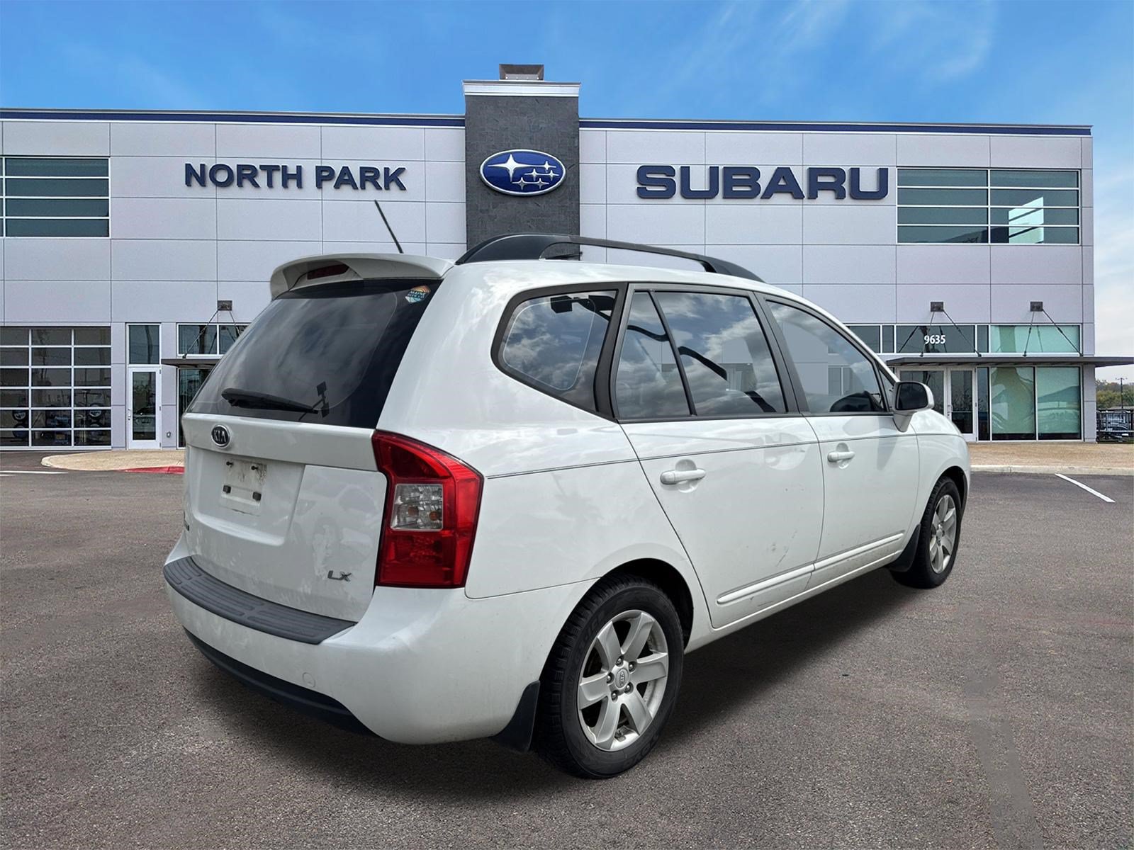 Used 2009 Kia Rondo LX FWD image 6