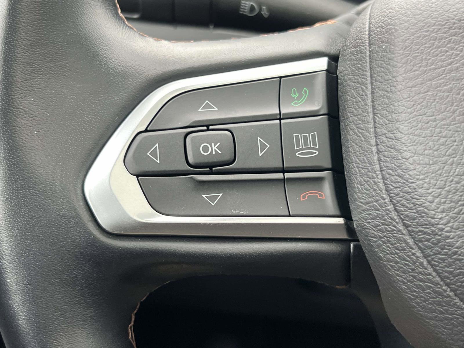 Used 2022 Jeep Compass Limited w/ (RED) Package image 25