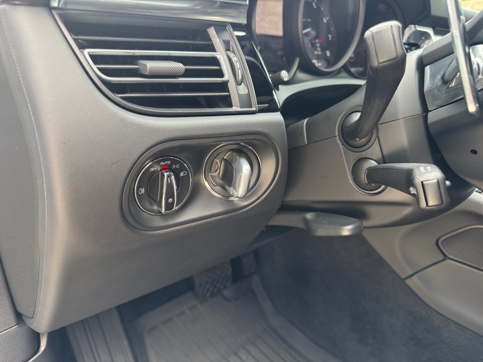 Certified 2026 Porsche Macan Turbo image 23