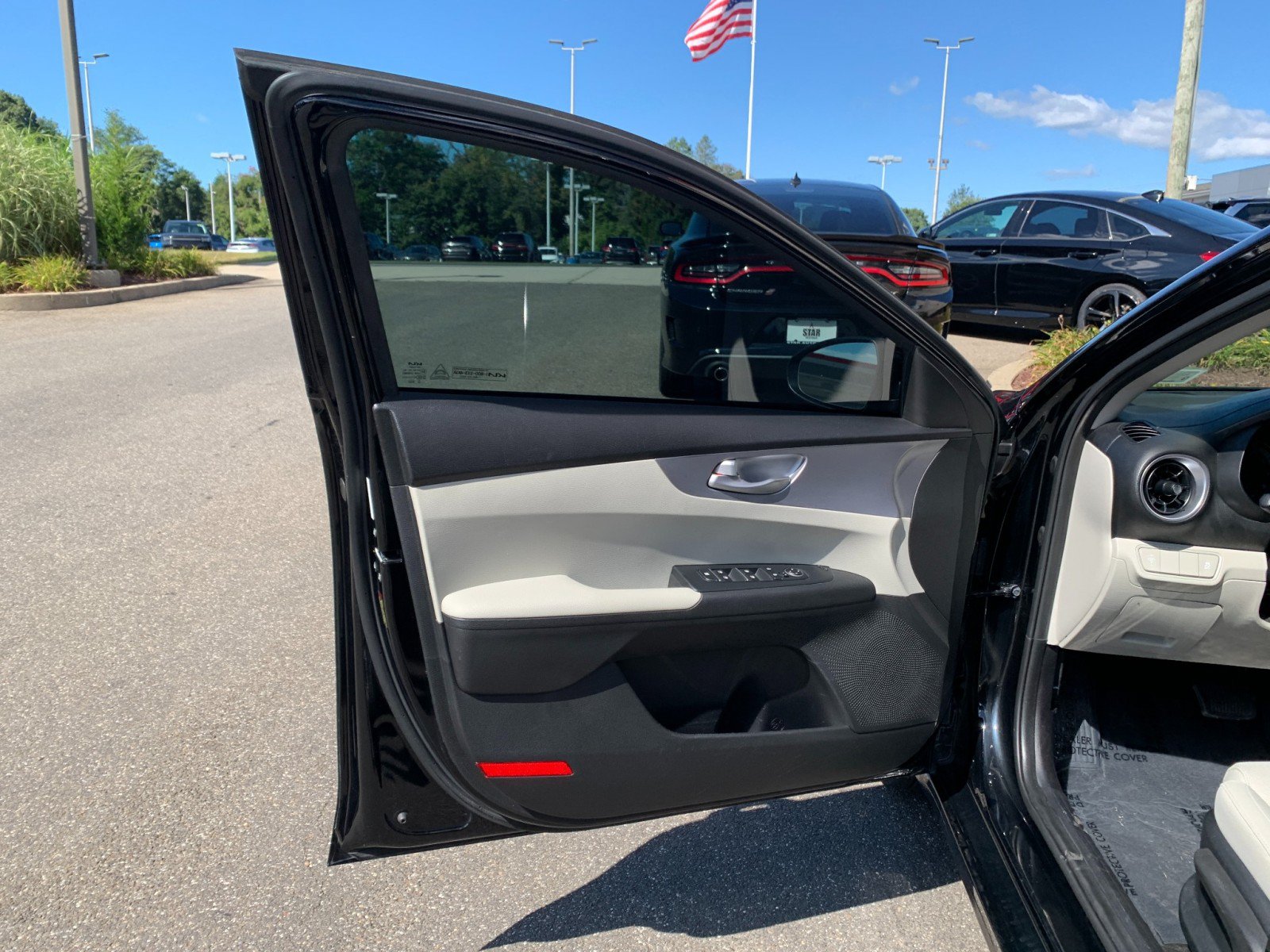 Used 2023 Kia Forte LXS FWD image 9