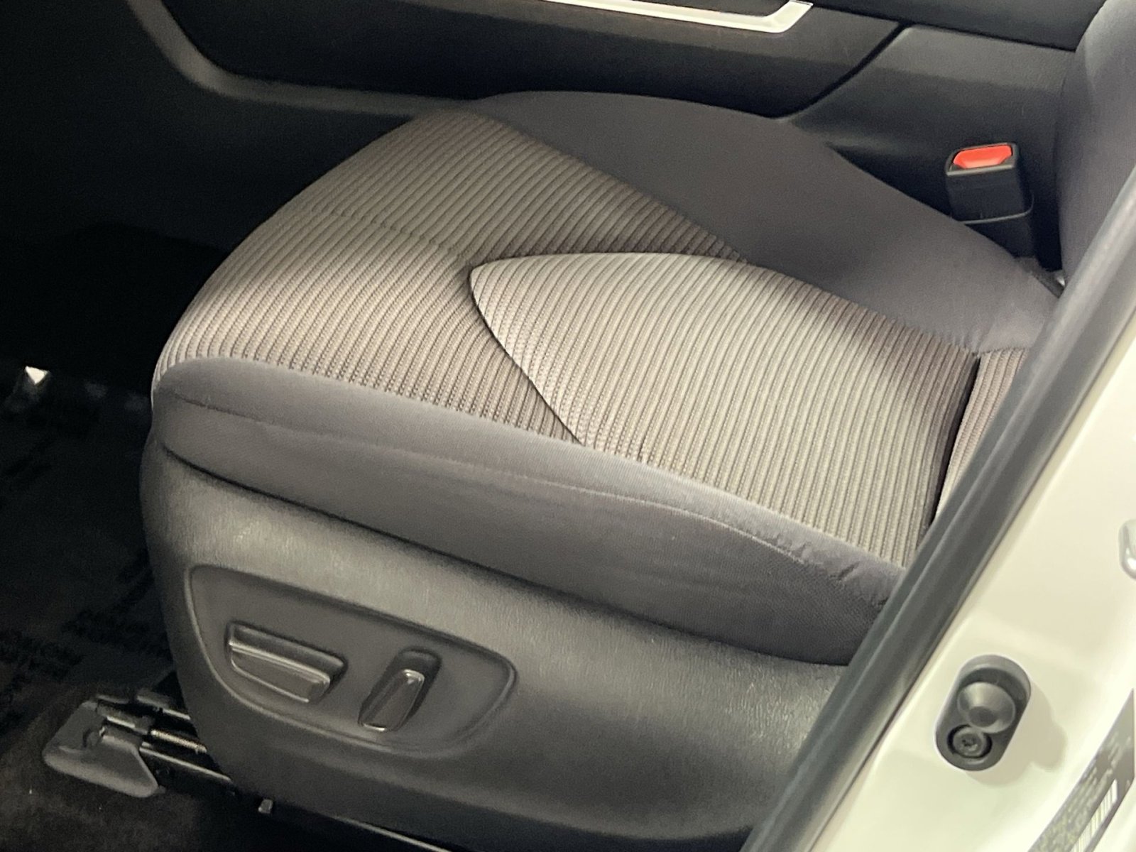 Used 2024 Toyota Highlander LE image 14