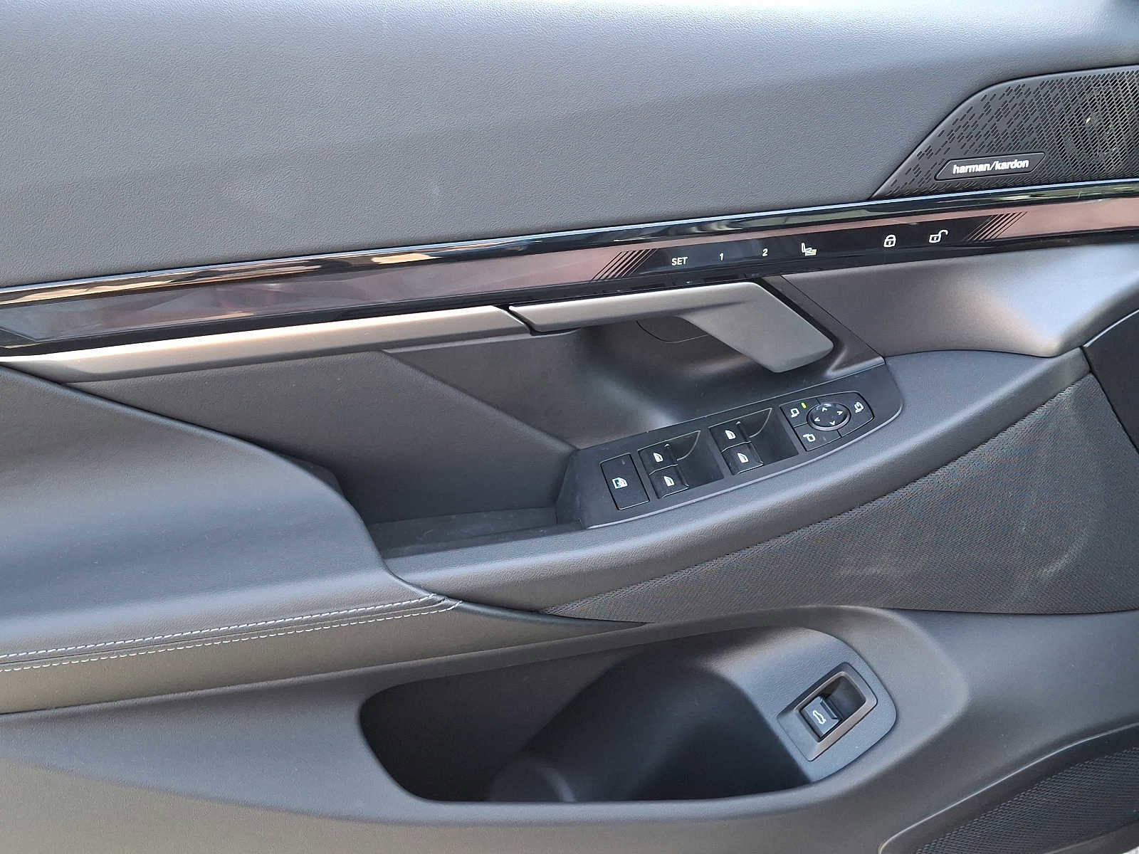 Used 2024 BMW i5 eDrive40i w/ Premium Package image 13