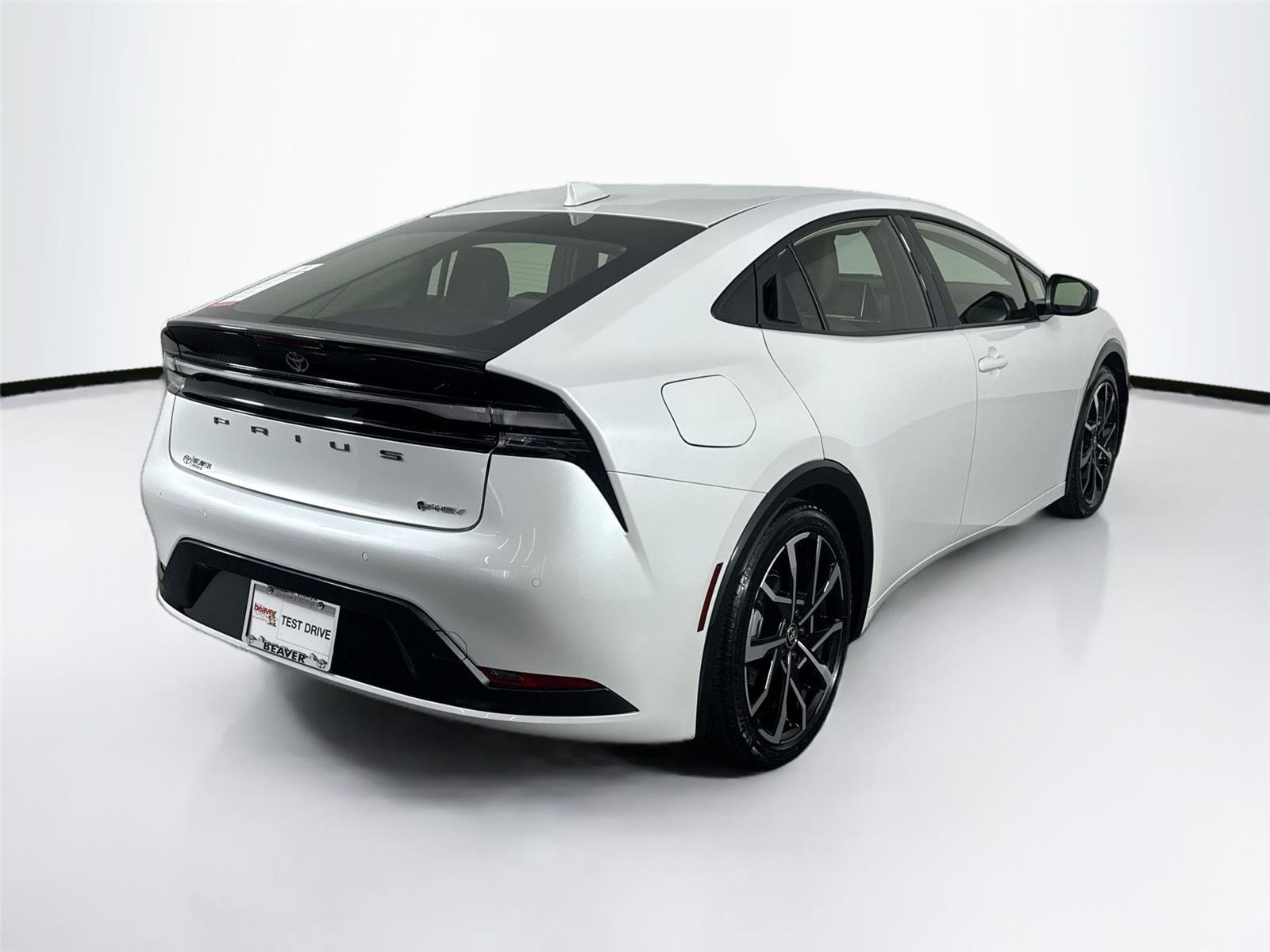 Used 2025 Toyota Prius Plug-In Hybrid video 2