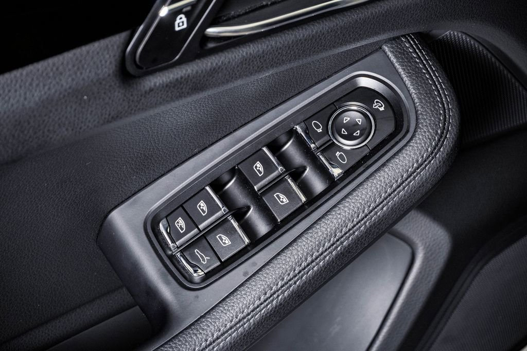 Certified 2026 Porsche Macan AWD/4WD image 26