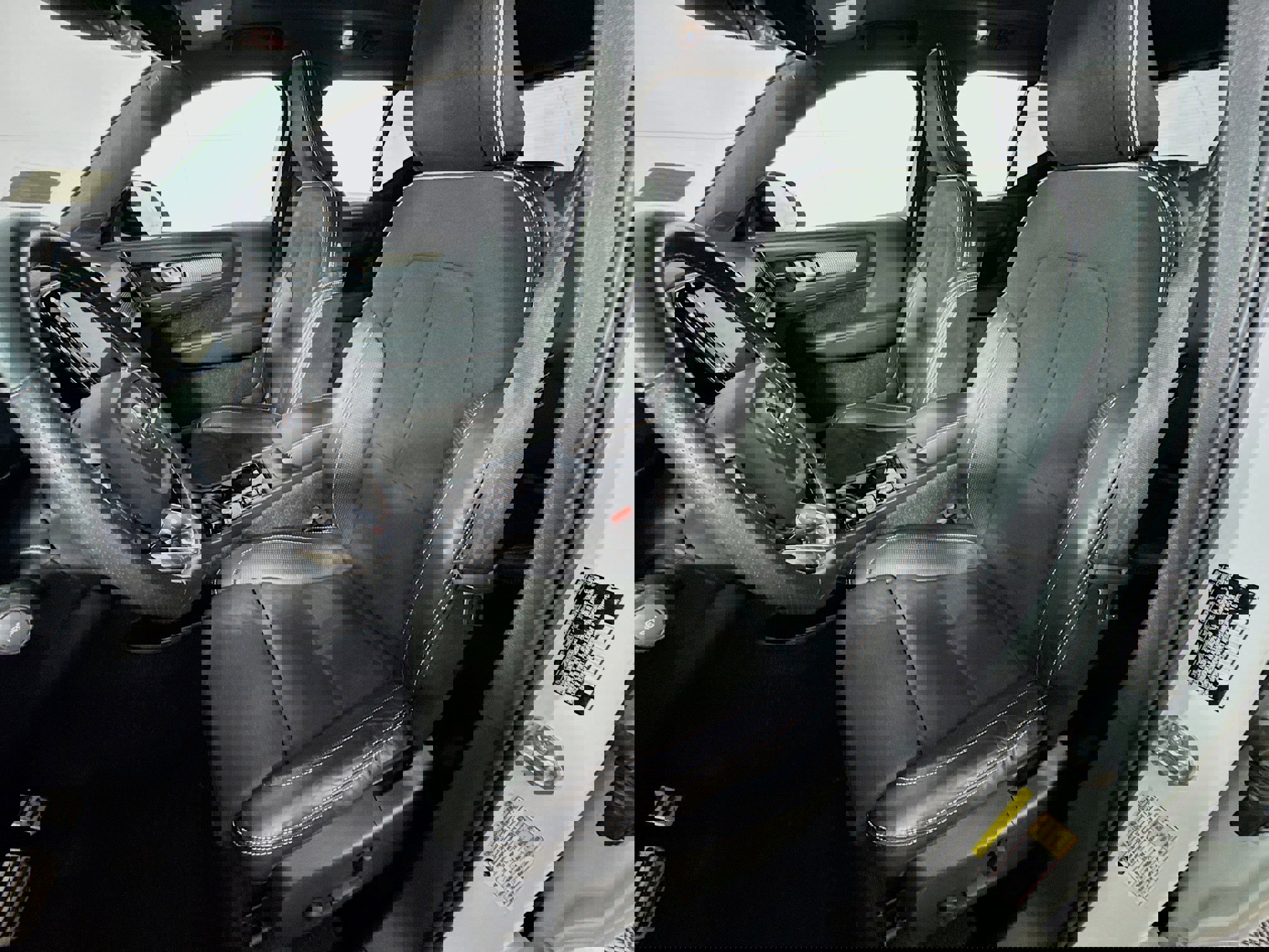 Used 2021 Volvo XC40 T5 R-Design w/ Protection Package Premier image 15