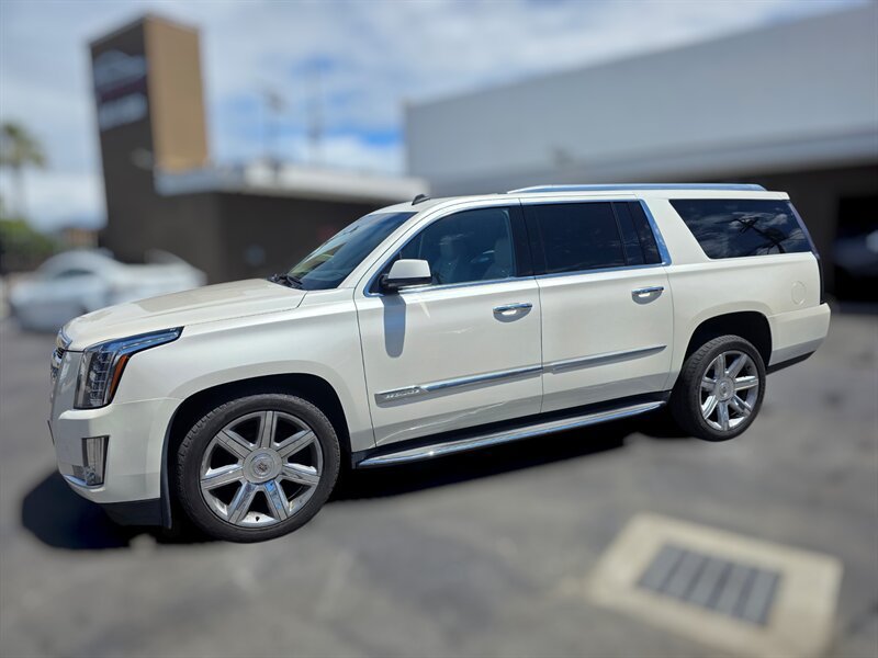 Used 2015 Cadillac Escalade ESV Luxury RWD image 3