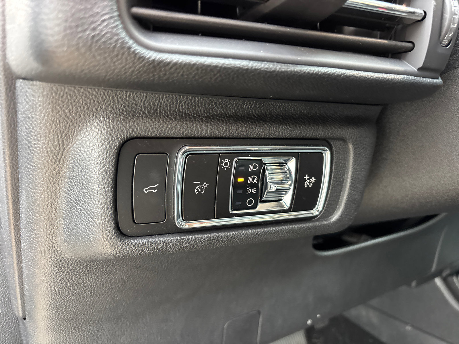 Used 2025 Lincoln Corsair AWD w/ Equipment Group 101A image 14