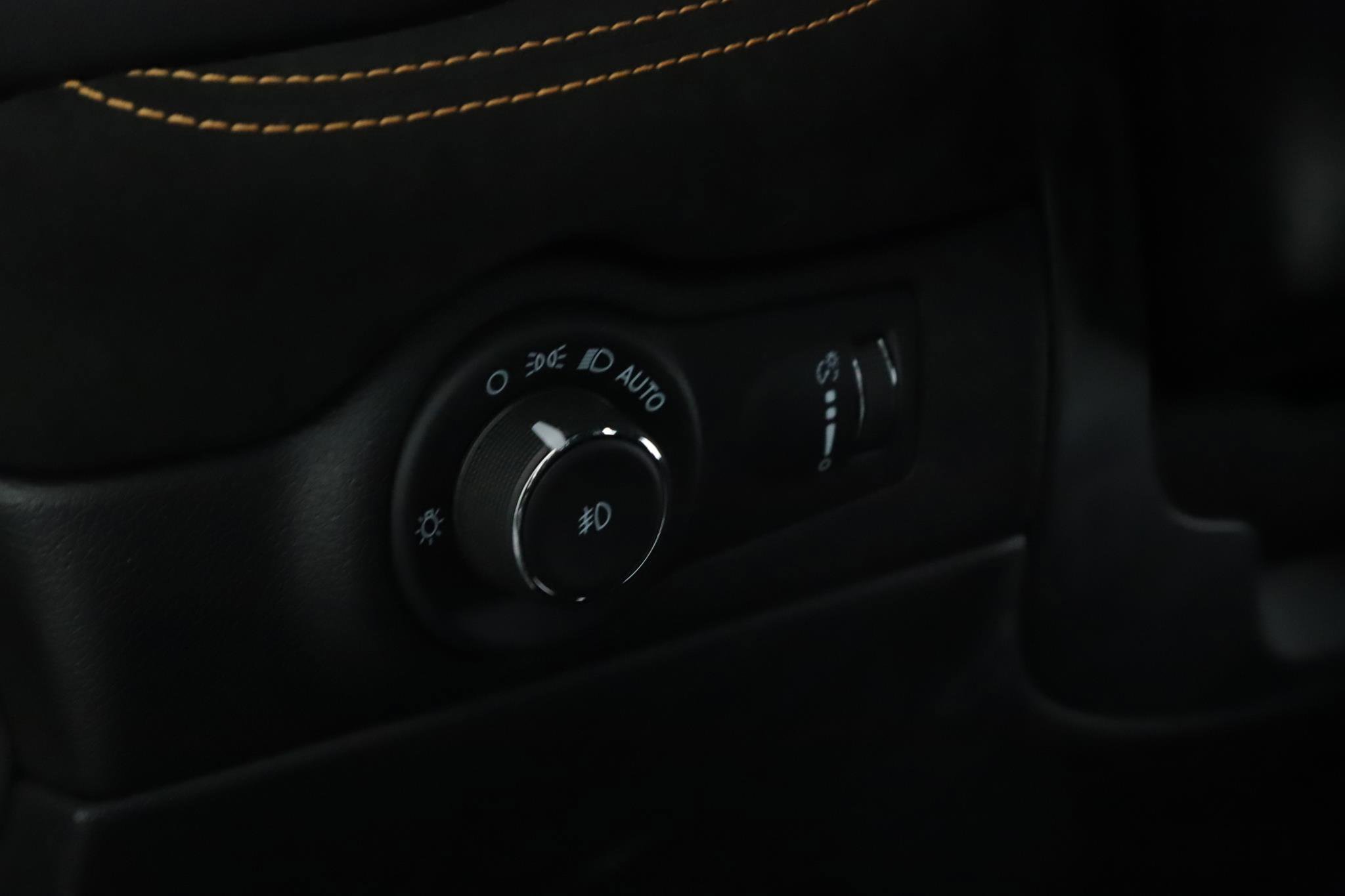 Used 2022 Dodge Durango R/T w/ Hemi Orange Plus Package image 9