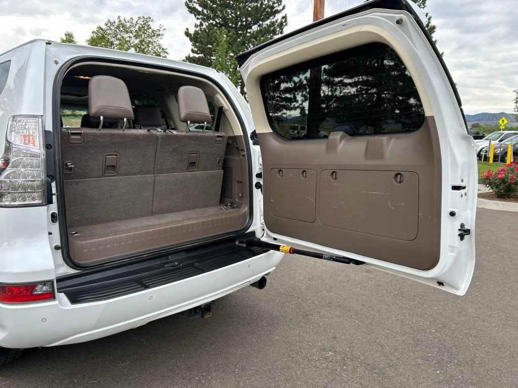 Used 2018 Lexus GX 460 Premium w/ Premium Package AWD/4WD image 17