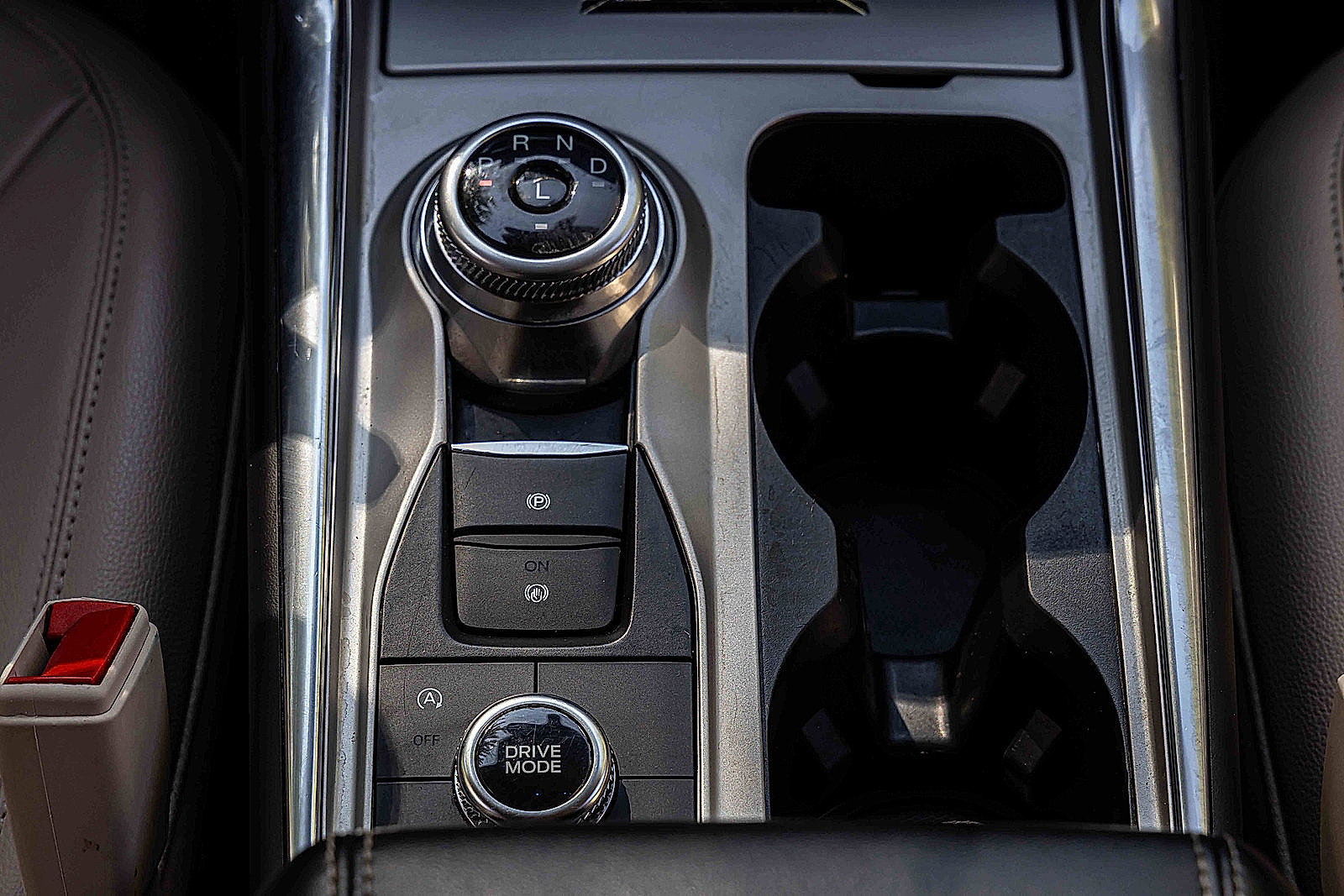 Used 2023 Ford Explorer Limited image 14