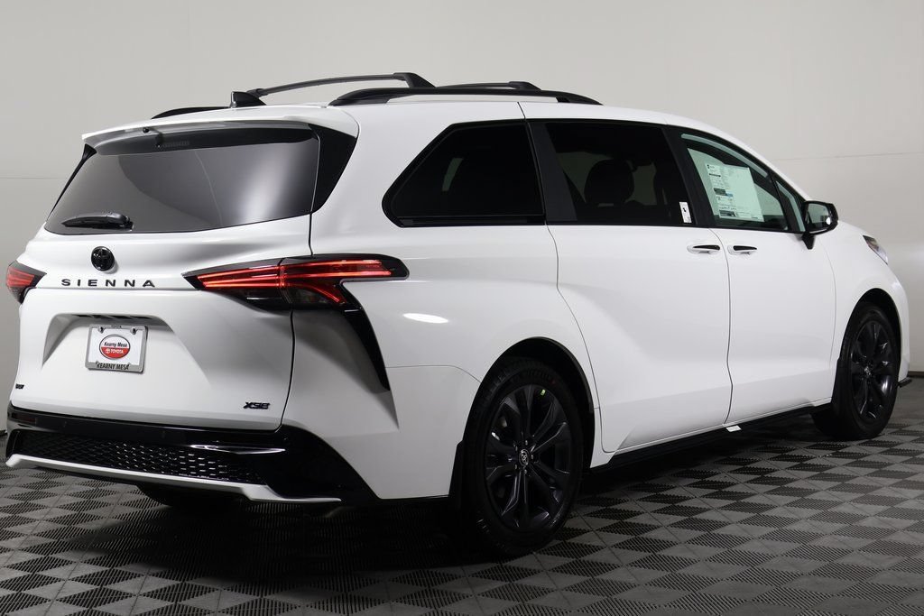 New 2026 Toyota Sienna XSE FWD image 2
