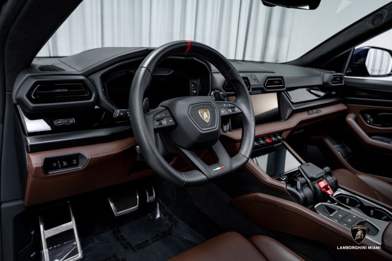 Used 2025 Lamborghini Urus SE image 27