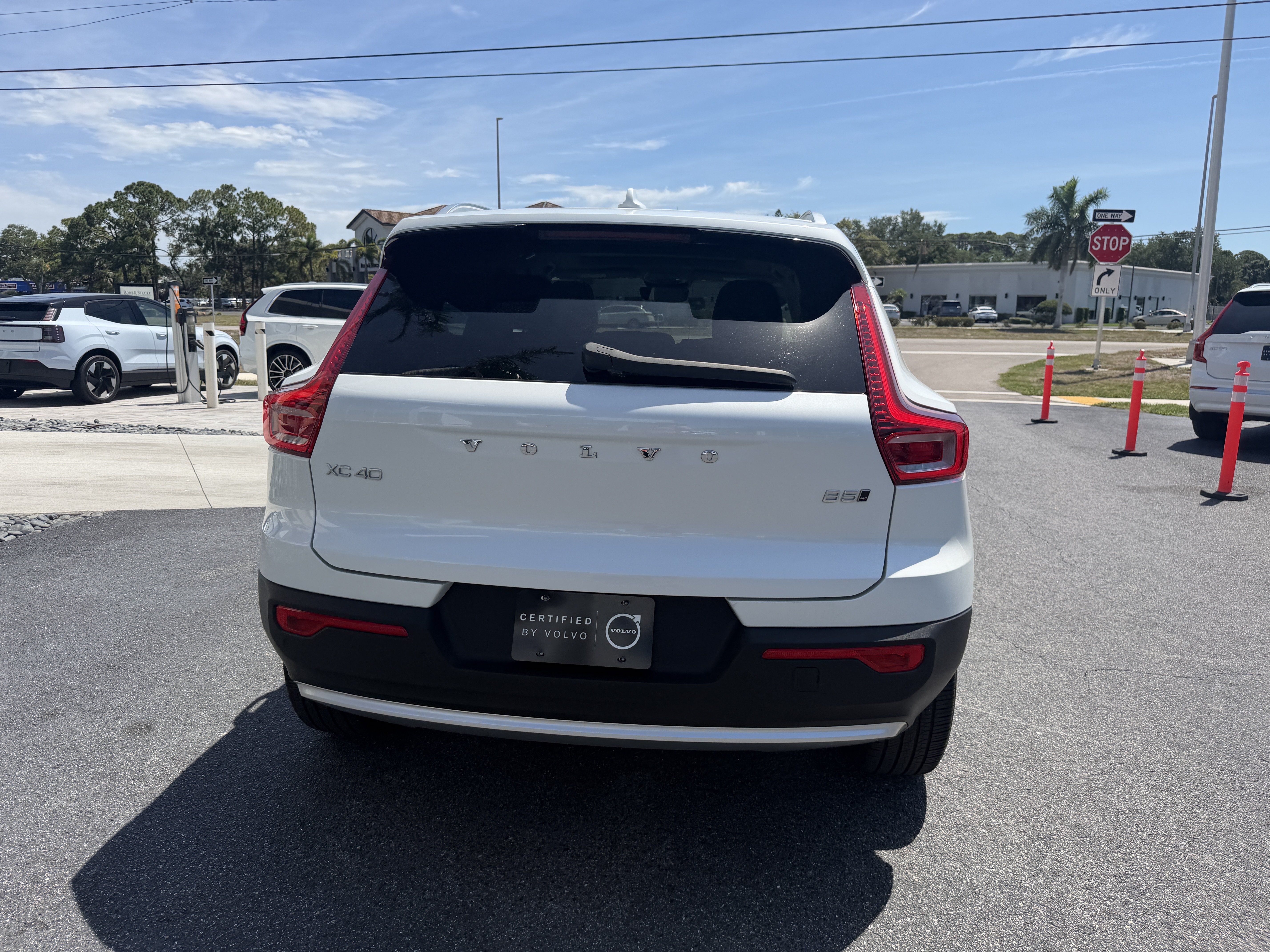 Certified 2023 Volvo XC40 B5 Ultimate w/ Protection Package Premier AWD/4WD image 4