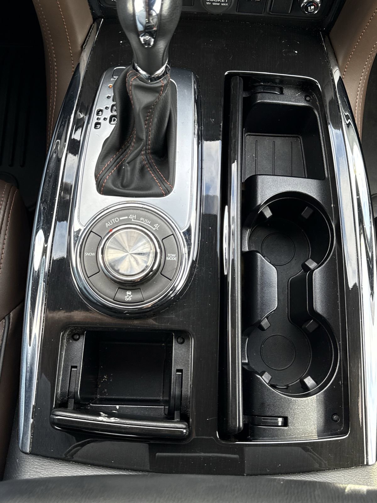 Used 2020 Nissan Armada Platinum w/ Platinum Reserve Package AWD/4WD image 32
