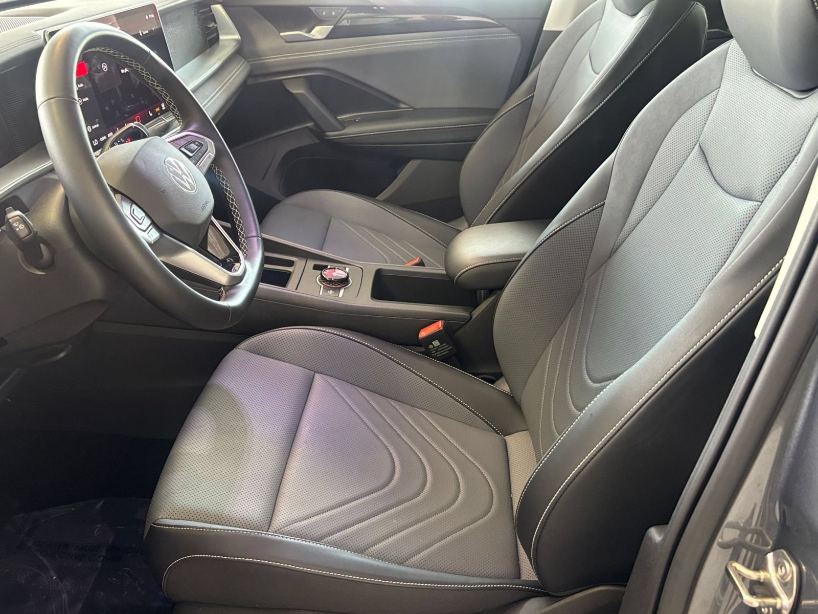 Used 2026 Volkswagen Tiguan SE FWD image 28