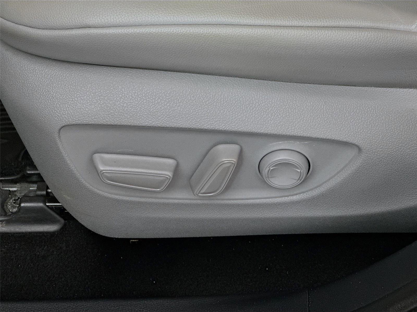Certified 2021 Toyota Highlander XLE AWD/4WD image 22