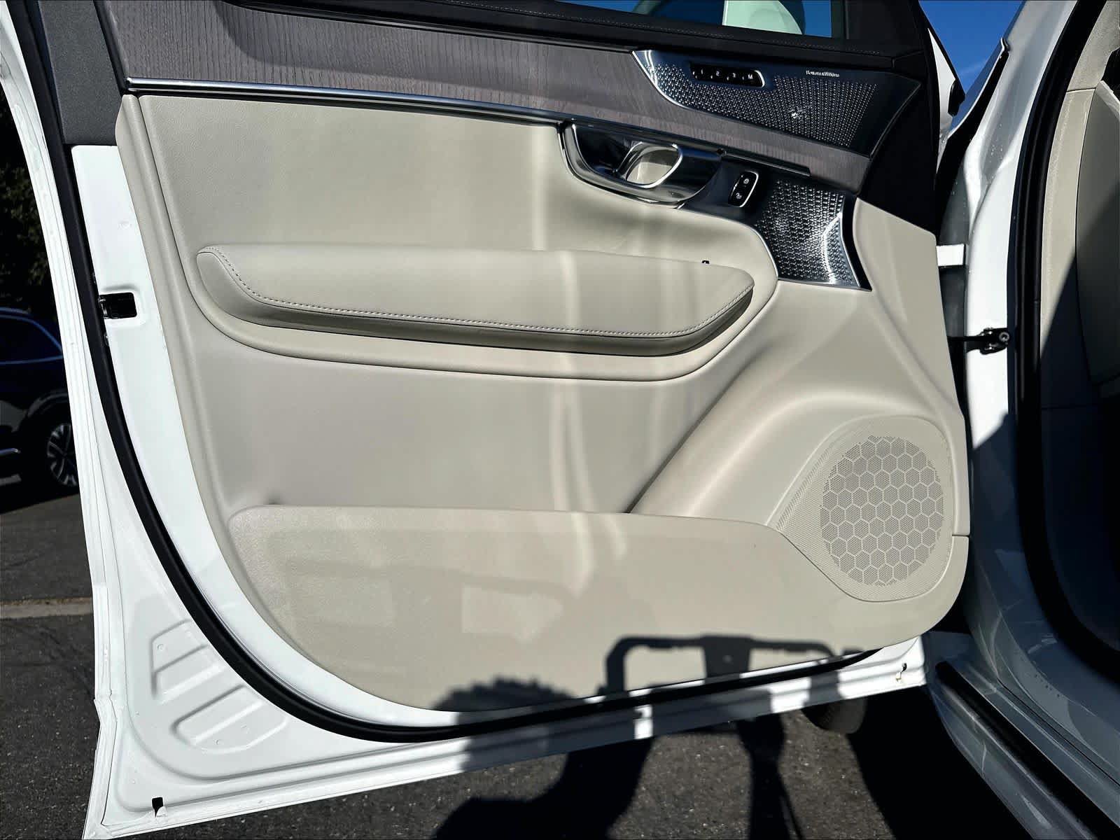 New 2027 Volvo XC90 B6 Ultra AWD/4WD image 24