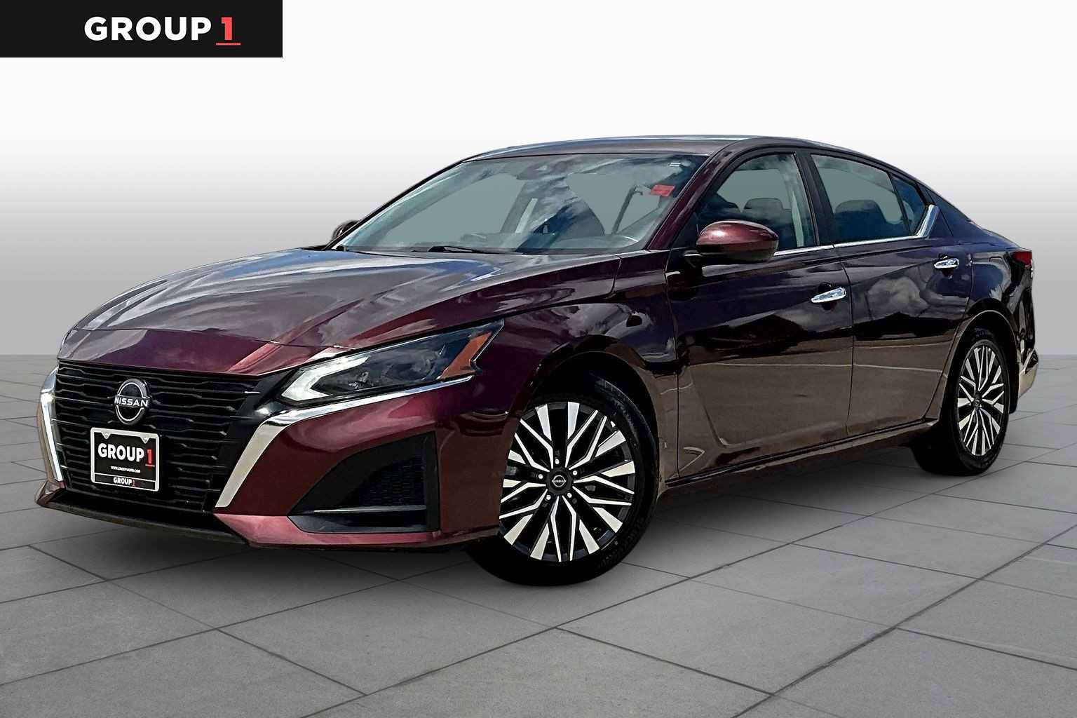 Used 2024 Nissan Altima 2.5 SV w/ SV Premium Package image 1