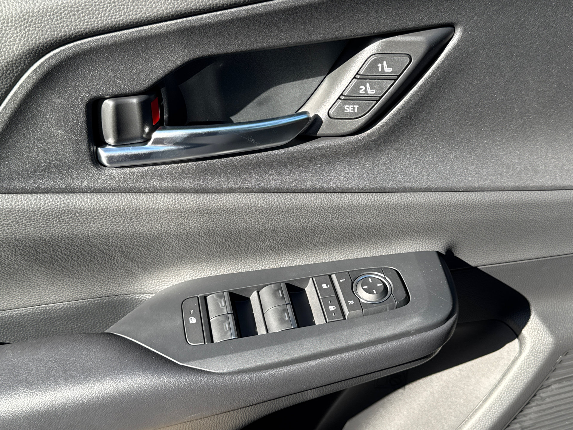 New 2027 Toyota Prius Plug-In Hybrid FWD image 29