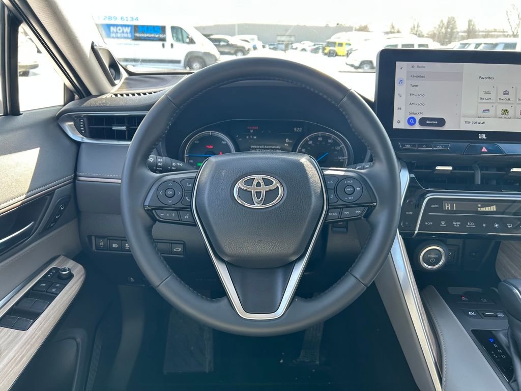 Used 2024 Toyota Venza XLE image 10