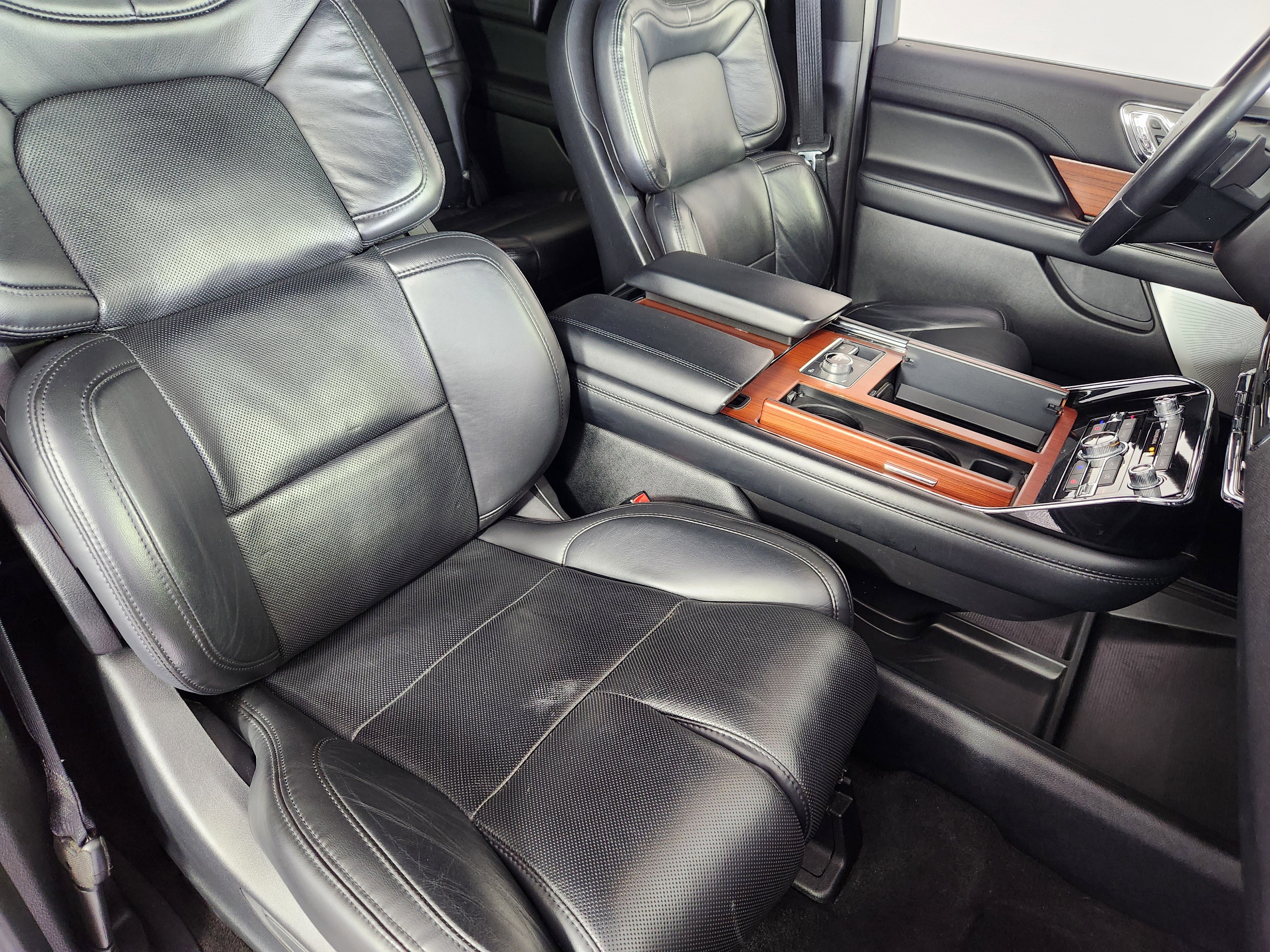 Used 2021 Lincoln Navigator L Reserve image 10