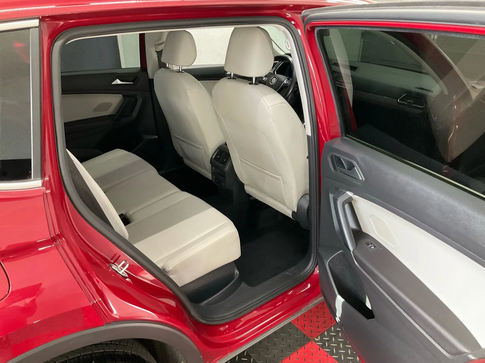 Used 2019 Volkswagen Tiguan SEL image 7