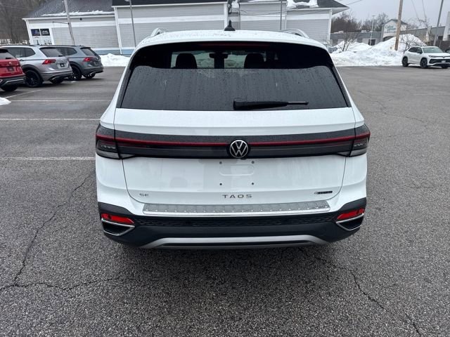 Certified 2025 Volkswagen Taos SE image 8