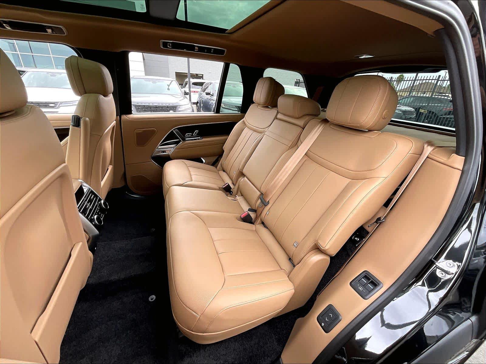 New 2026 Land Rover Range Rover Long Wheelbase SE AWD/4WD image 12
