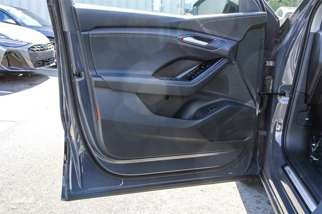 Used 2025 Audi Q6 e-tron Premium w/ Convenience Package image 22