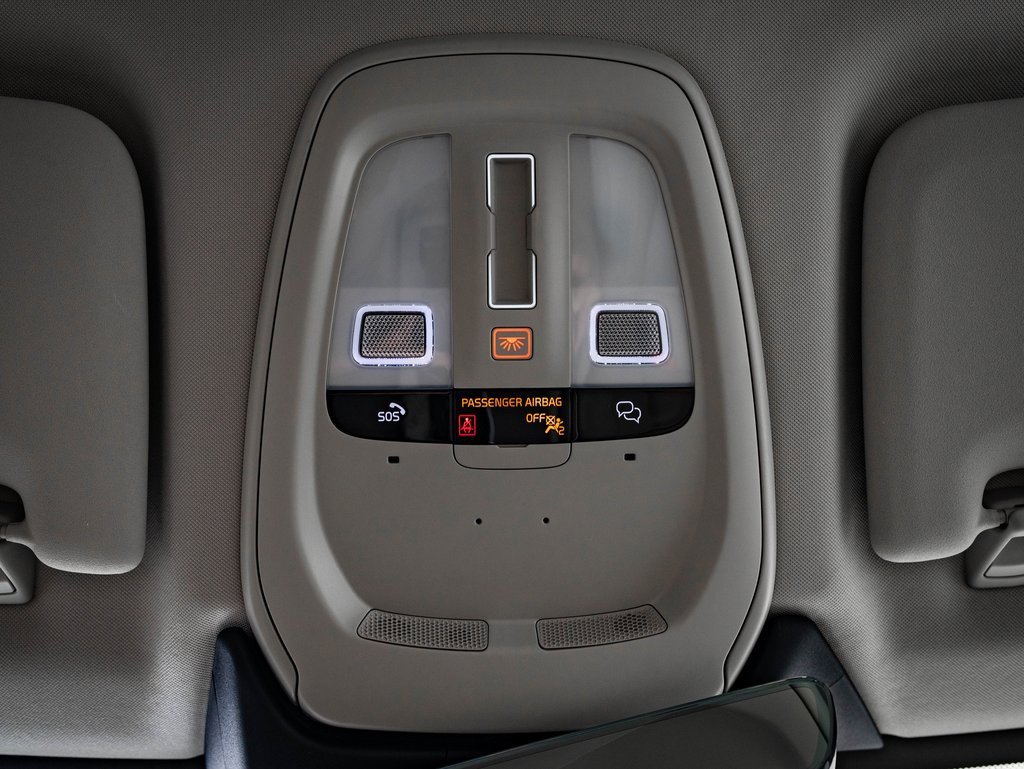 Used 2025 Volvo XC60 B5 Ultra w/ Protection Package Premier image 40