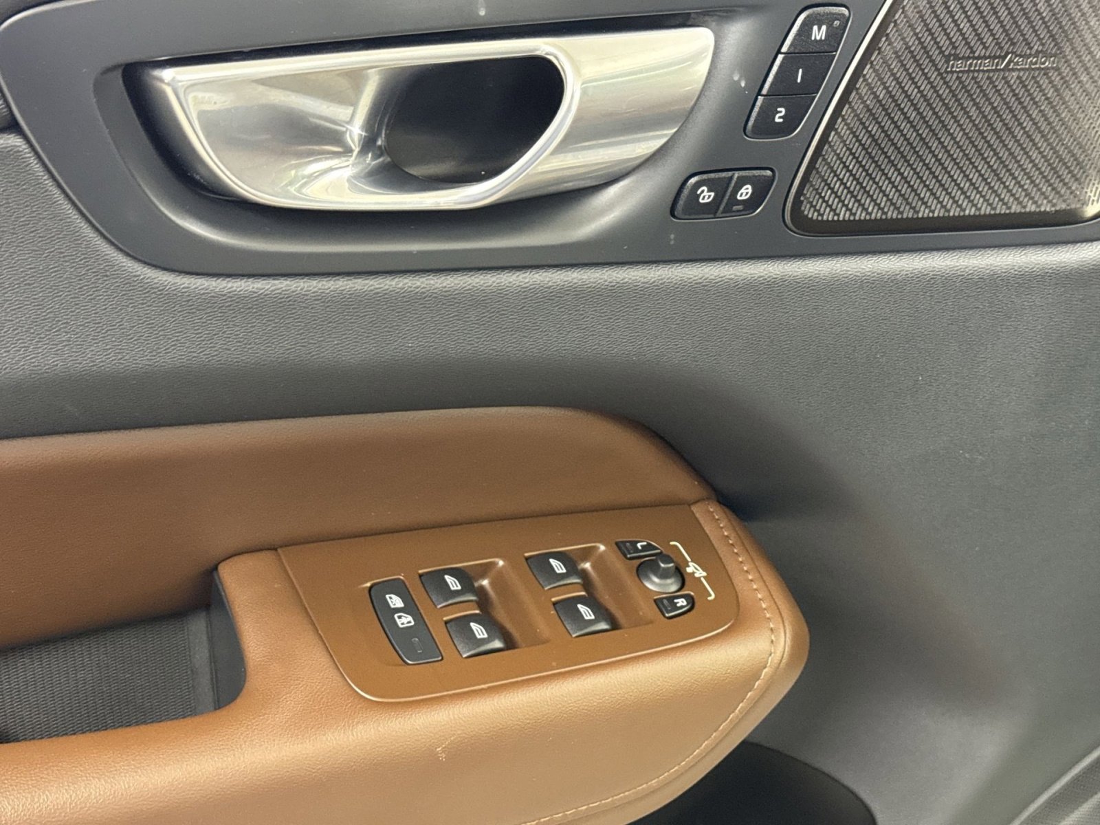 Used 2023 Volvo XC60 B5 Plus w/ Climate Package image 19