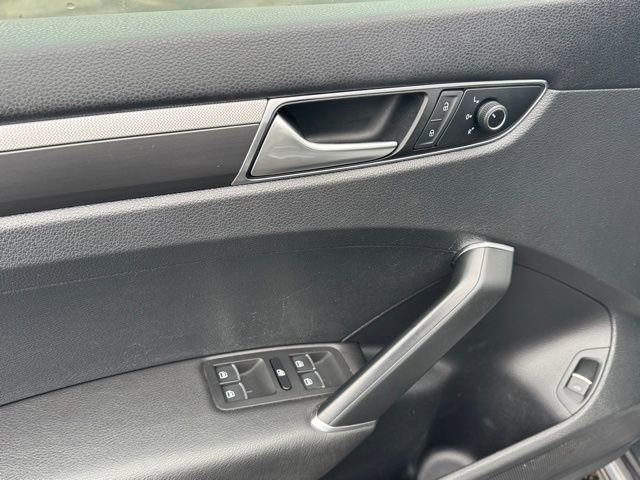 Used 2016 Volkswagen Passat 1.8T R-Line image 14