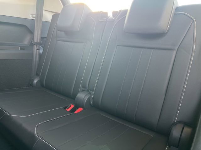 Used 2023 Volkswagen Tiguan SE image 33