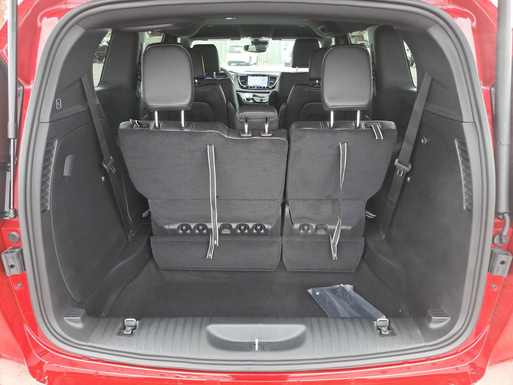 New 2026 Chrysler Pacifica Select w/ S Appearance Package image 7